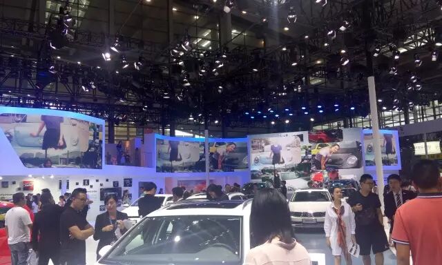 深港澳车展：豪车跟LED显示屏更配哦