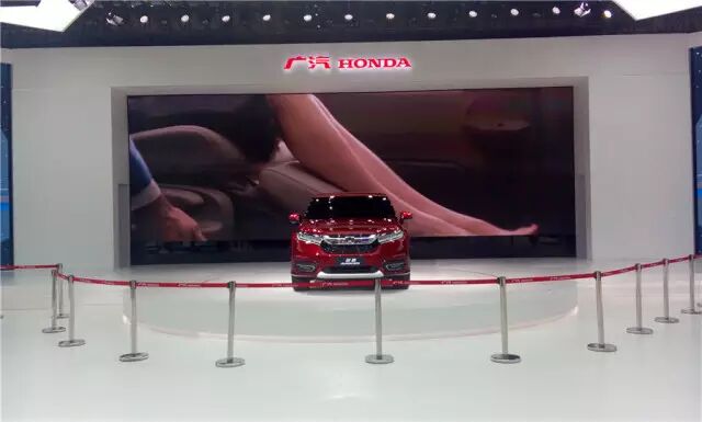 深港澳车展：豪车跟LED显示屏更配哦