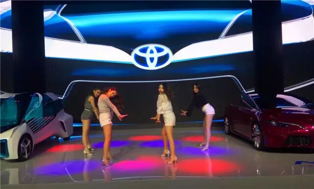 深港澳车展：豪车跟LED显示屏更配哦