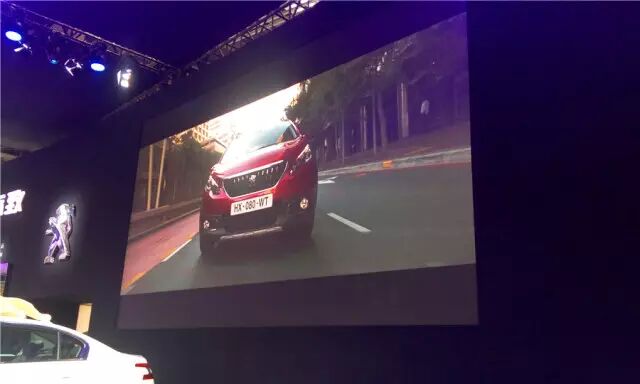 深港澳车展：豪车跟LED显示屏更配哦