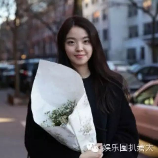 王中磊女儿18岁已经是人生赢家!左拥吴亦凡?右抱李易峰...