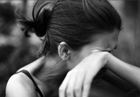 丈夫出差回家，却看到恩爱的妻子和她的上司在床上...... 第3张