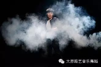 李荣浩上海站巡演  用他独树一格的音乐品格 打开我们的耳朵