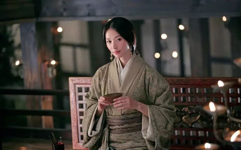 曹操说:小乔,我最欣赏你的茶艺了！