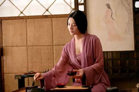 曹操说:小乔,我最欣赏你的茶艺了！