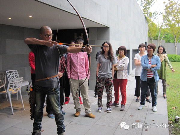 小海螺推荐谢明杰老师的课程：《老神再在——奇迹对话录》北京工作坊