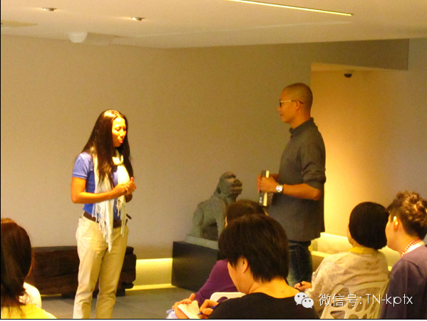 小海螺推荐谢明杰老师的课程：《老神再在——奇迹对话录》北京工作坊