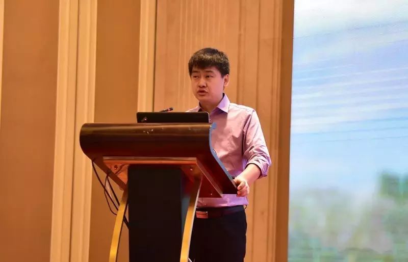 泰瑞总裁刘俊伟先生在会议上作精彩报告