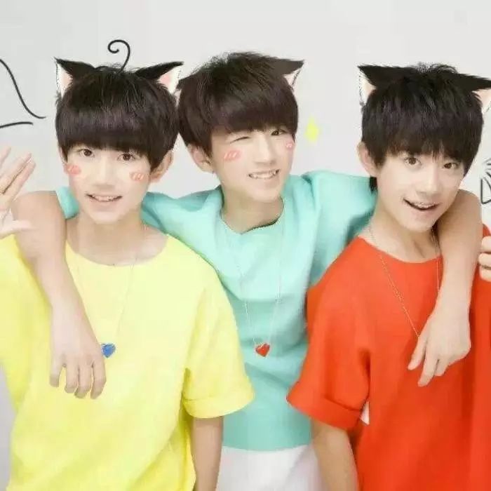 TFBOYS出道前,王源王俊凯街头演唱《人质》