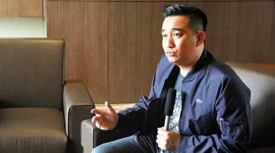 《极限挑战2》黄磊抱娃喂奶 尽显暖爸真智慧