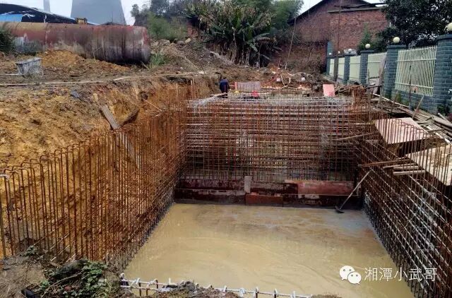 在建的污水处理池