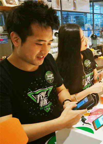 图片[7]-直播丨什么情况？“潘玮柏”空降面包新语当店员了？-SWAGGIN (斯威戈因) 官方网站 www.Swaggin.cn