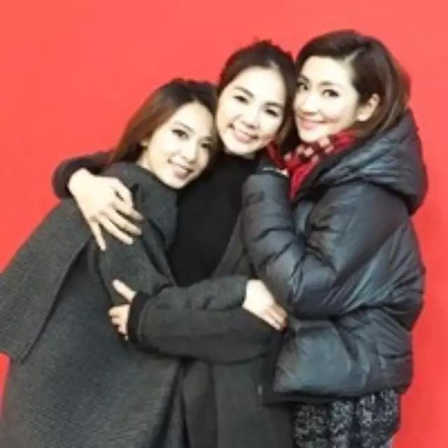 娱乐观  S.H.E出道15年了,与我们的青春神同步