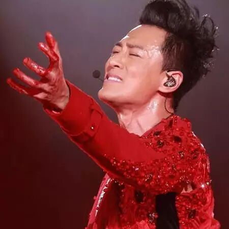 林峯开唱受伤淌血被当成特效,流血流汗不旷工的贵圈劳模真不少