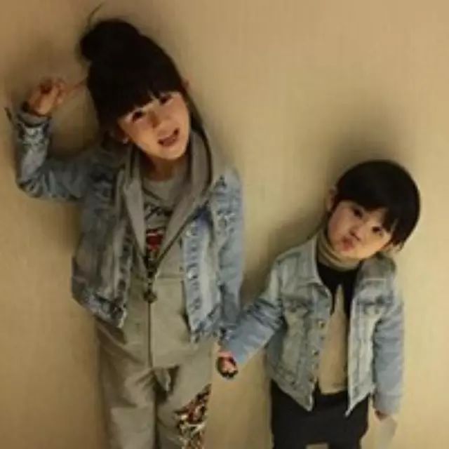 陆毅为妻庆生全家出镜 两个女儿长得超像