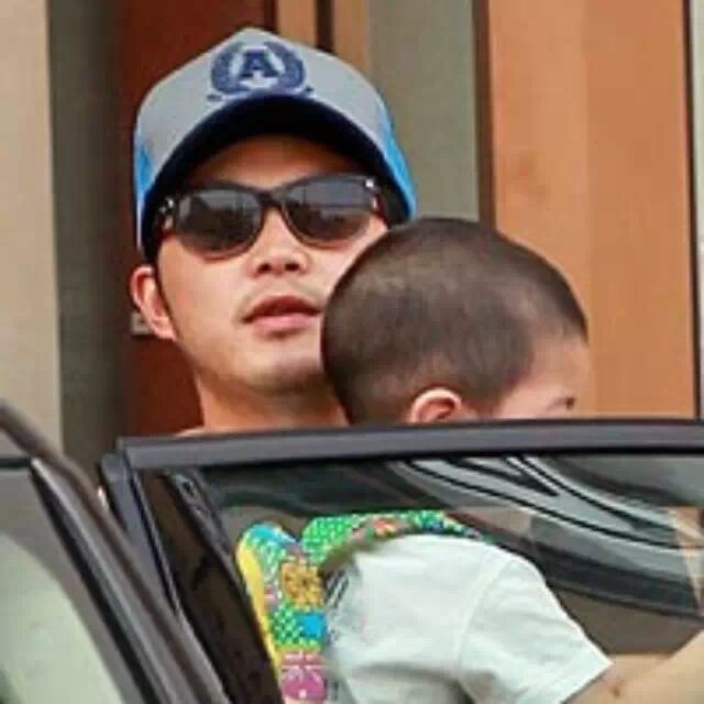 胡可今日秘密入院计划19号剖腹产 沙溢携子探视