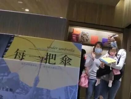 吴佩慈二胎儿子正面照曝光 为纪念过世爱犬取名＂汉斯＂-怀孕期