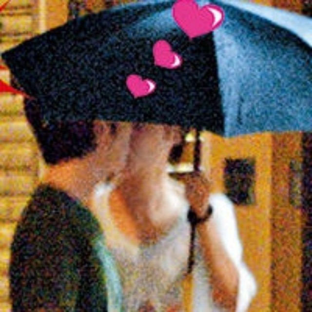 港星万绮雯被曝出轨 与小三男星雨中激吻