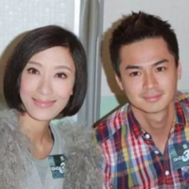 杨怡被曝接受小5岁男友求婚 对方送百万跑车