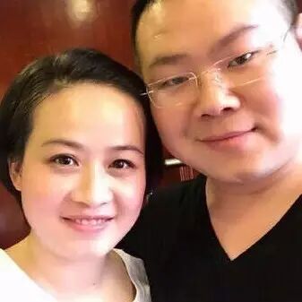岳云鹏难得秀恩爱:晒娇妻素颜美照,讲相识历程