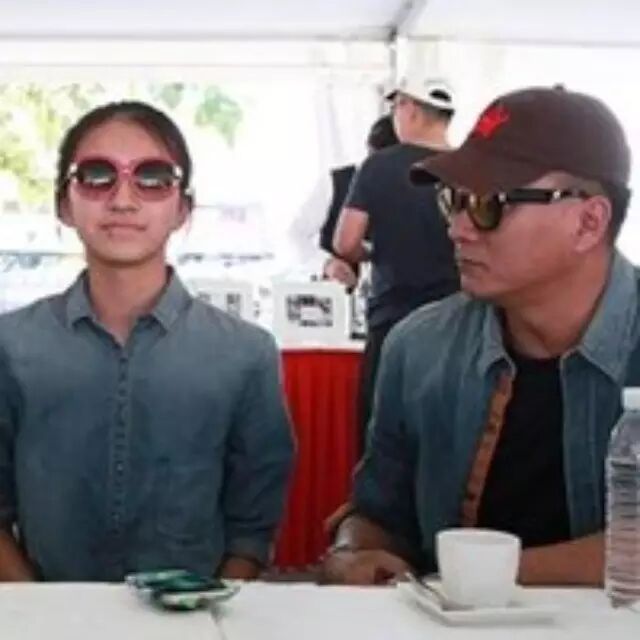 胡军公开回应与14岁女儿亲嘴:我和她的情分到这了