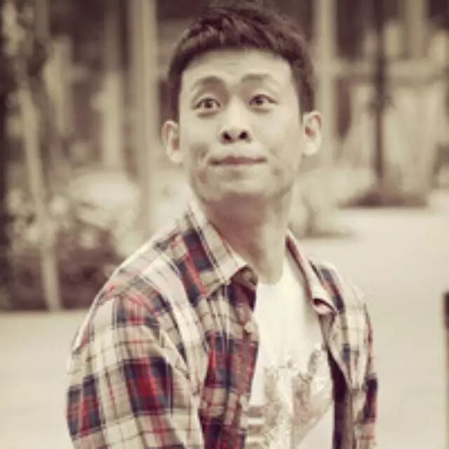 张译自曝女人缘太好 初中时就被女孩强吻