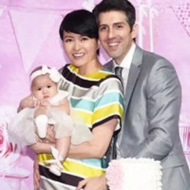 梁咏琪为女儿办百日宴 混血baby大眼超萌