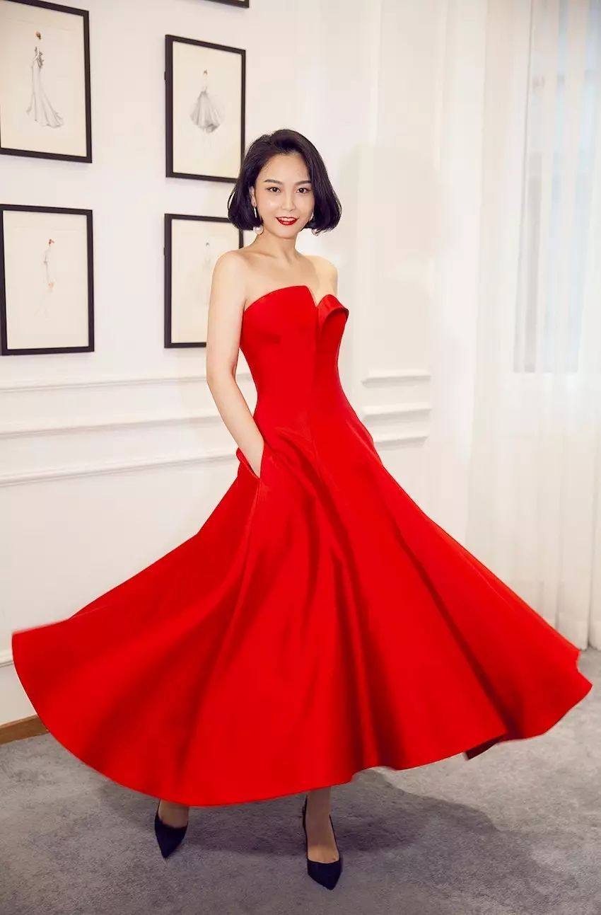 dresscode没穿过上好的礼服涂过大胆的唇色聊什么精彩人生