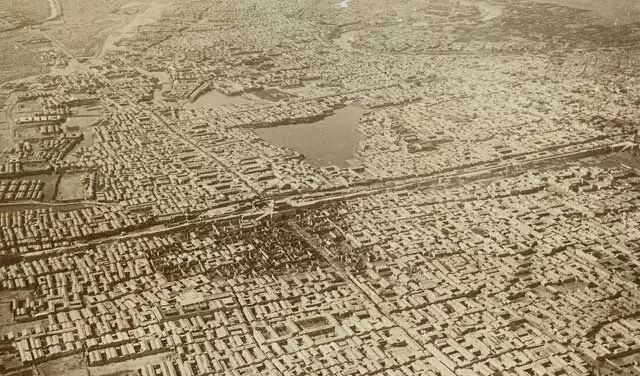 天津较早的航拍看 115年前拍的老城里