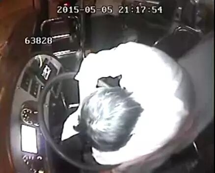 天津醉酒乘客要求非站停车 被拒后竟打晕公交司机