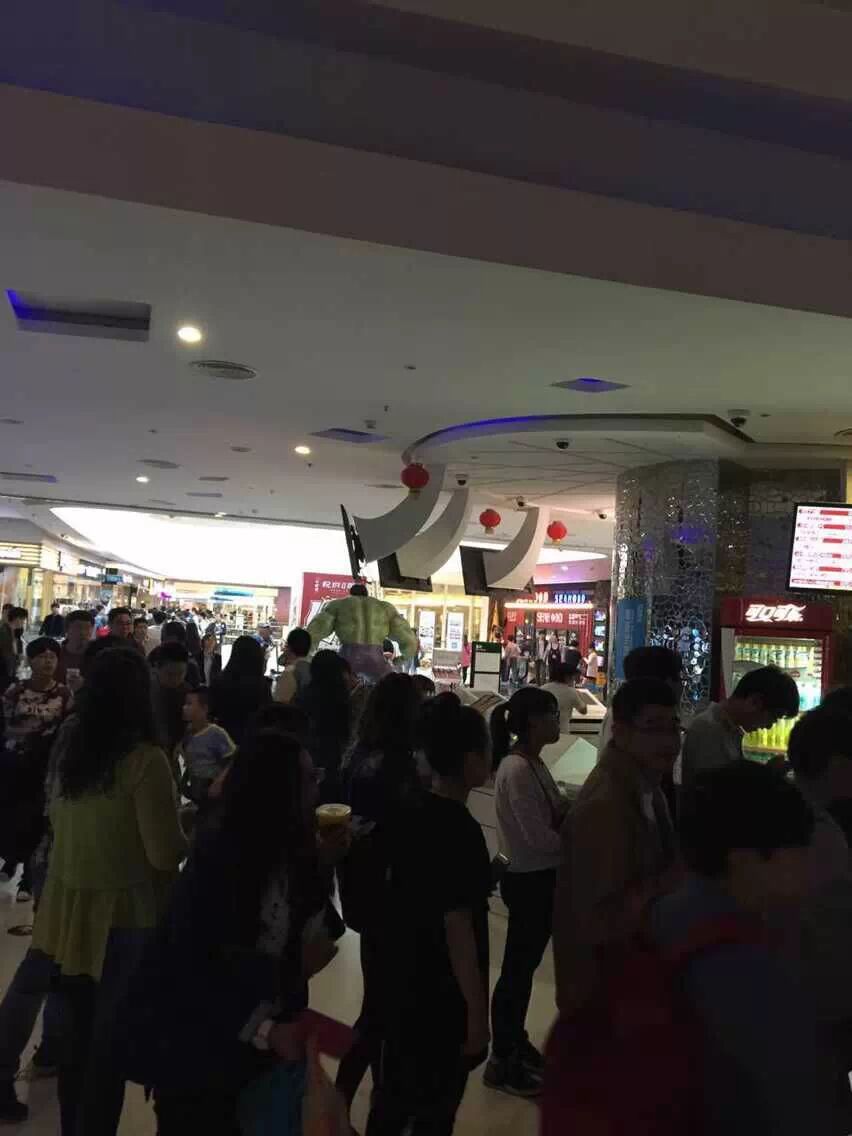 津城多家影院人满为患 漫威迷吐槽字幕