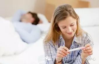 试管知识判断是否正常怀孕的两种方法☞“早孕试纸”&“血HCG检查”,准妈妈需要了解下!