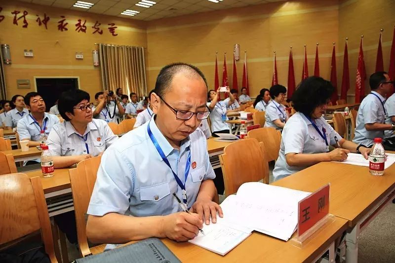 两学一做  法院英模展播 • 王刚:从延安精神中汲取力量 ...