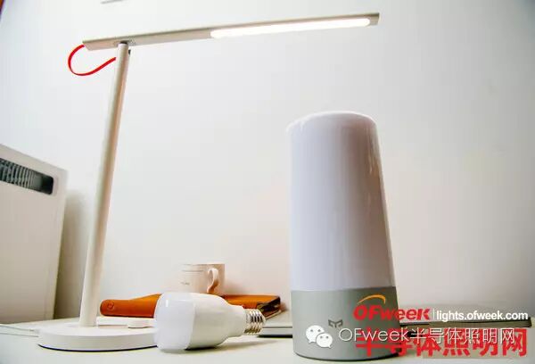 小米灯厂Yeelight的智能床头灯、灯泡、台灯等四款产品对比评测