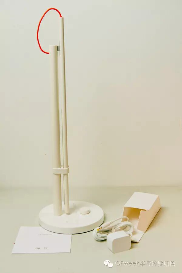 小米灯厂Yeelight的智能床头灯、灯泡、台灯等四款产品对比评测