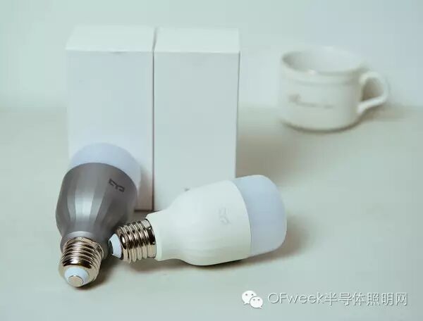 小米灯厂Yeelight的智能床头灯、灯泡、台灯等四款产品对比评测