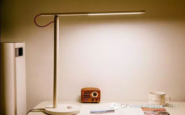 小米灯厂Yeelight的智能床头灯、灯泡、台灯等四款产品对比评测