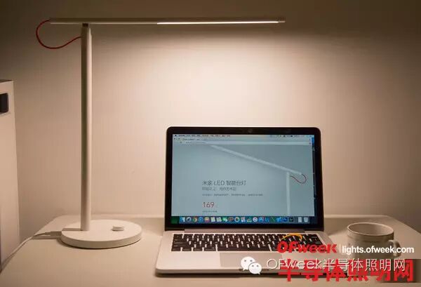小米灯厂Yeelight的智能床头灯、灯泡、台灯等四款产品对比评测