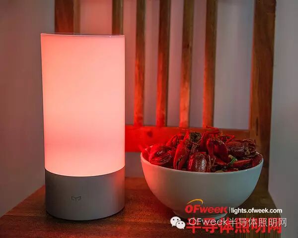 小米灯厂Yeelight的智能床头灯、灯泡、台灯等四款产品对比评测