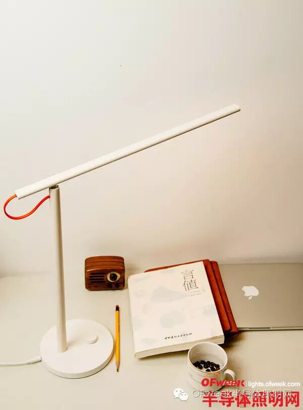 小米灯厂Yeelight的智能床头灯、灯泡、台灯等四款产品对比评测