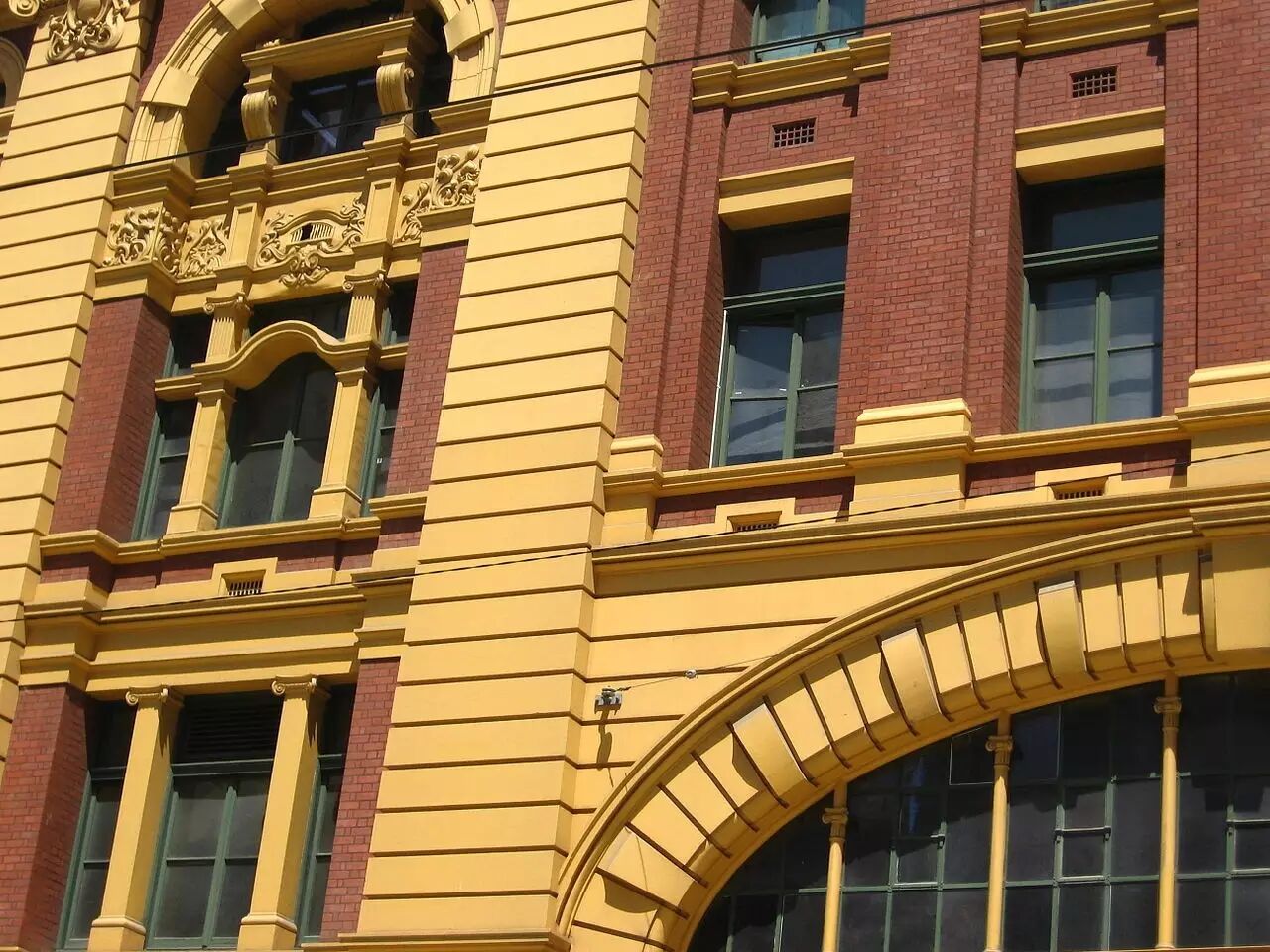 百年历史的墨尔本地标：弗林德斯大街火车站