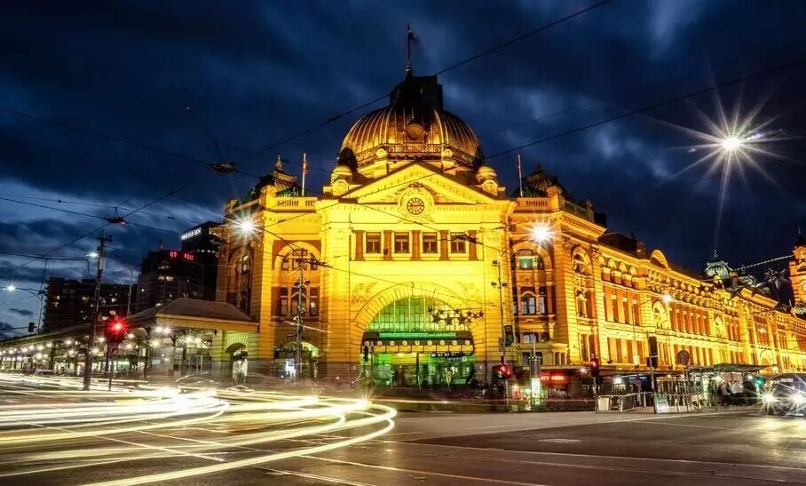 百年历史的墨尔本地标：弗林德斯大街火车站