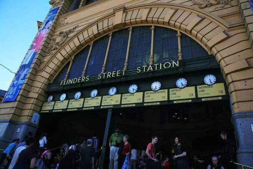 百年历史的墨尔本地标：弗林德斯大街火车站