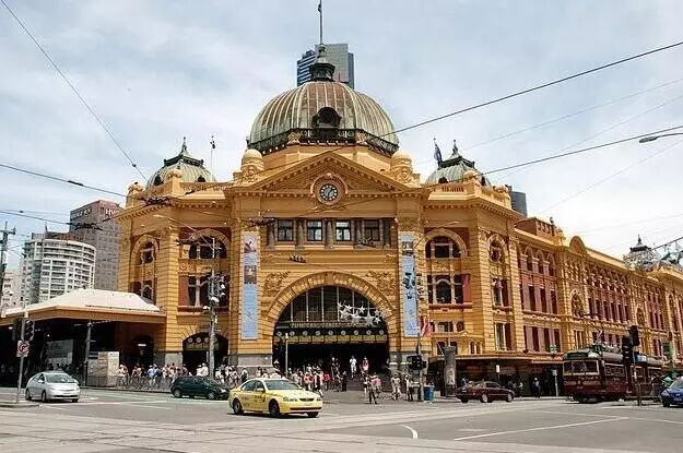 百年历史的墨尔本地标：弗林德斯大街火车站