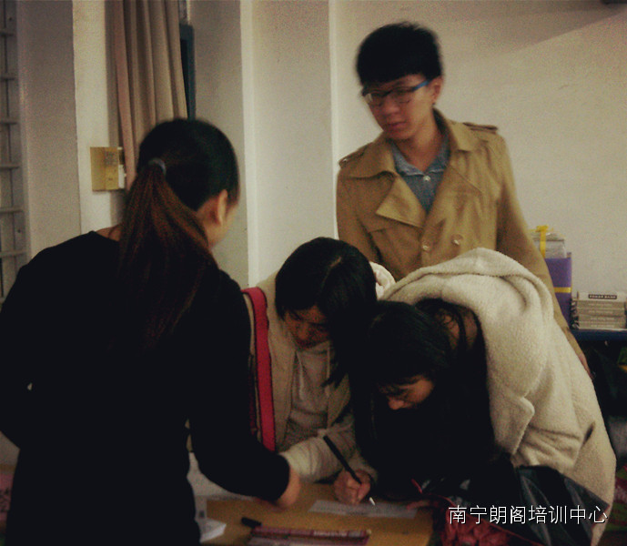 南宁朗阁活动咨询：广艺国际教育学院雅思讲座完美收官