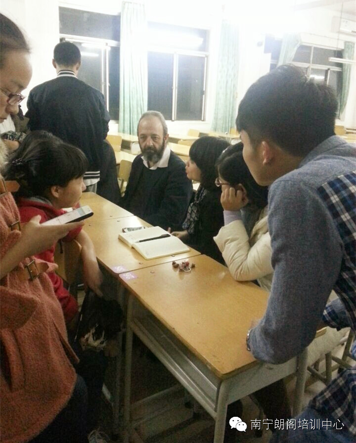 南宁朗阁活动咨询：广艺国际教育学院雅思讲座完美收官