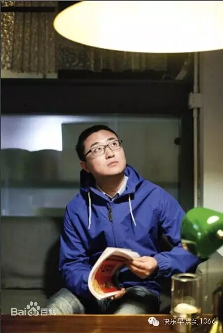 同时tony chou 是"幽默小区"中文脱口秀俱乐部的联合创始人和主持人