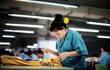 【大比特简讯】受新能源车推动影响，锂电池股市行情好；小间距LED显示屏市场潜力大；