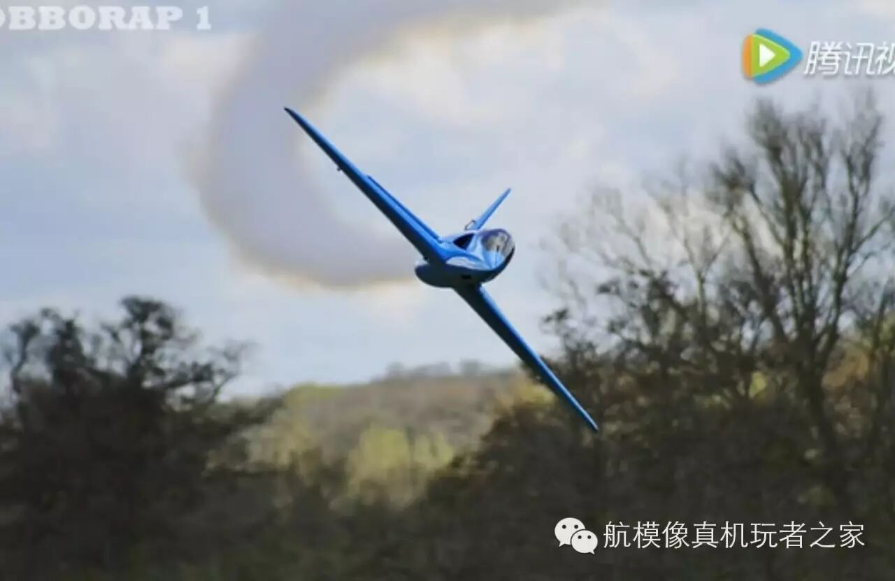 看了會令你熱血沸騰：2.6米Rebel PRO窩噴狂飛 
