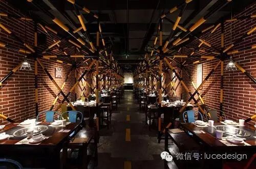 餐厅里的工业风